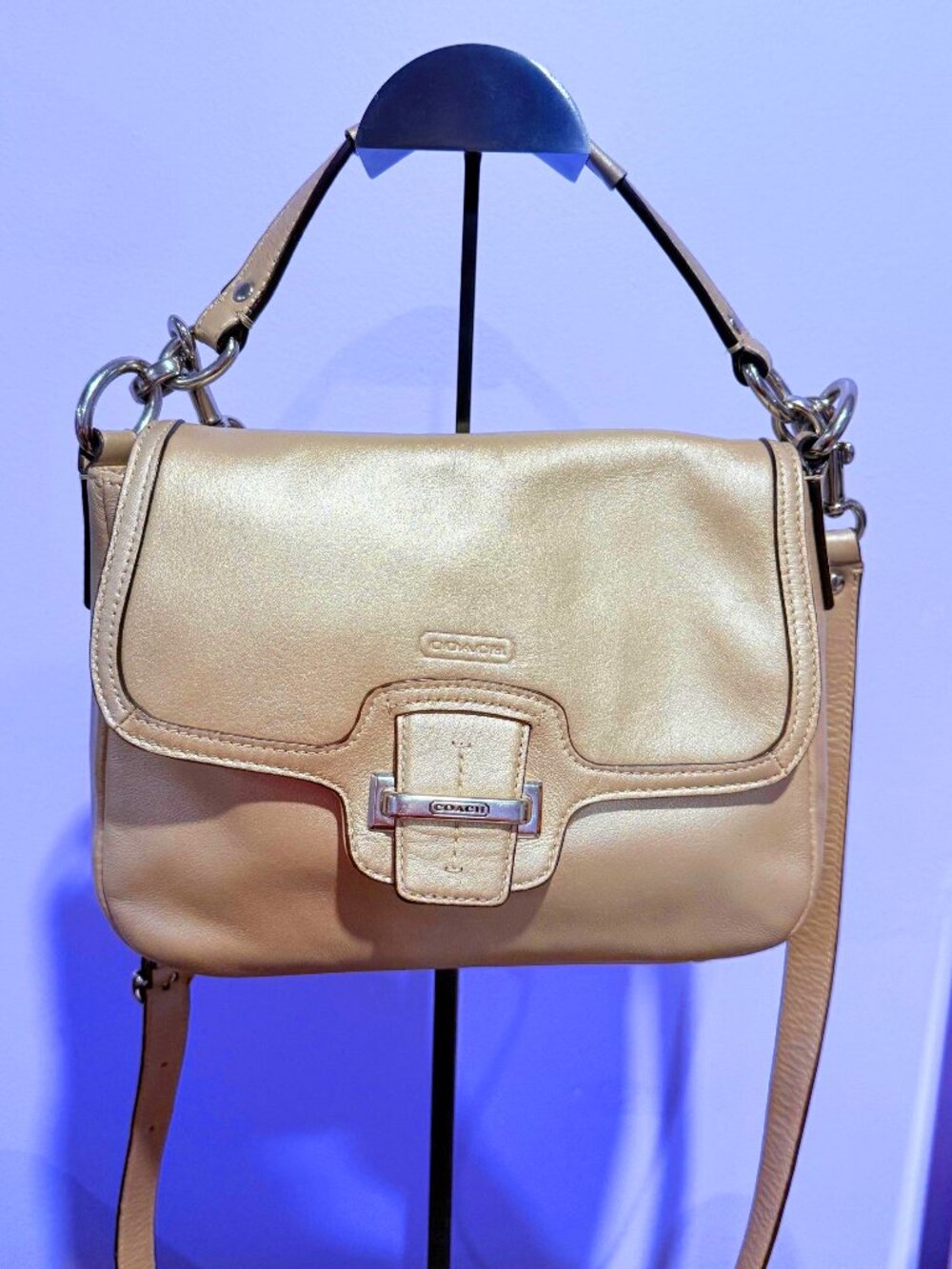 Excellent condition Coach Taylor Flap Leather Crossbody Bag in champagne (Style: